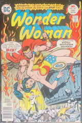 Wonder Woman #227 (1976) - (Mid-Grade)
